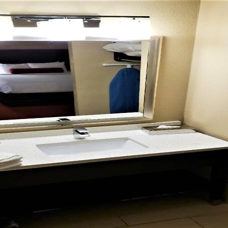 Quality Suites Nashville Airport Екстер'єр фото