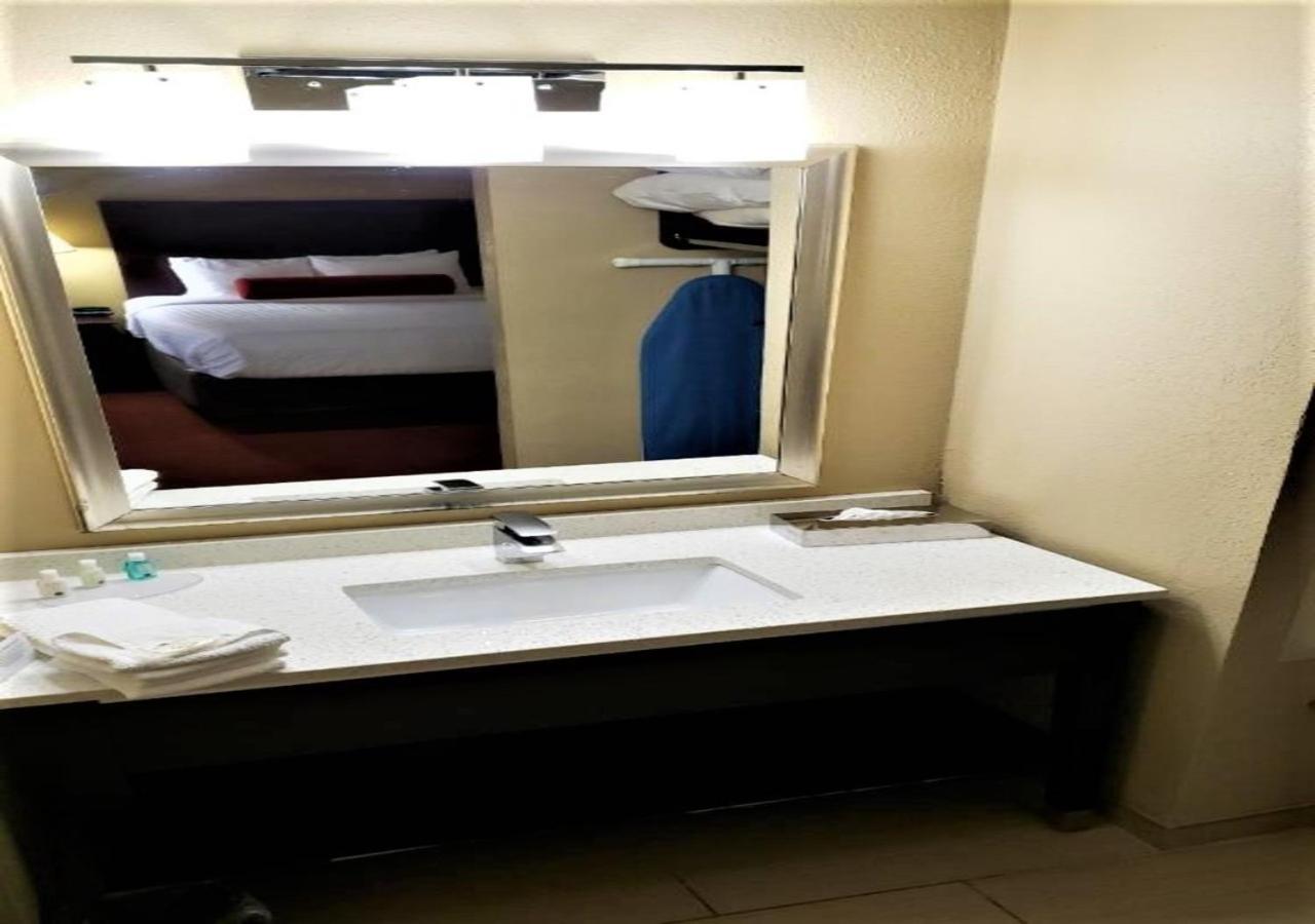Quality Suites Nashville Airport Екстер'єр фото